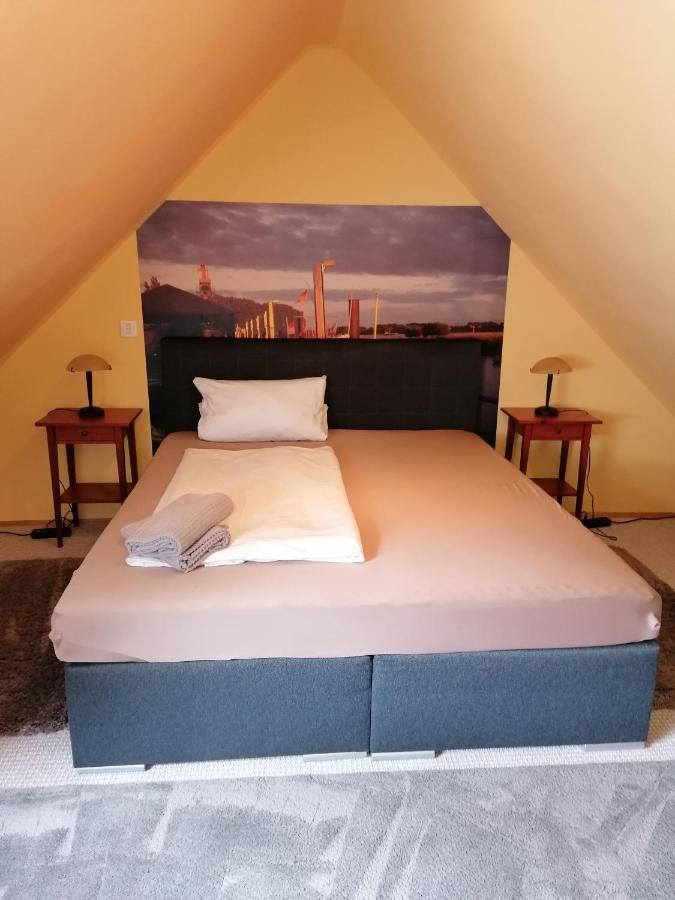 Pension Riverside In Leverkusen Hitdorf Am Rhein - Zentral An Der A1 Und 59 מראה חיצוני תמונה