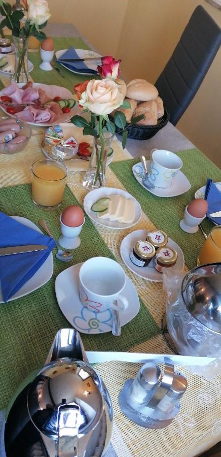 Pension Riverside In Leverkusen Hitdorf Am Rhein - Zentral An Der A1 Und 59 מראה חיצוני תמונה